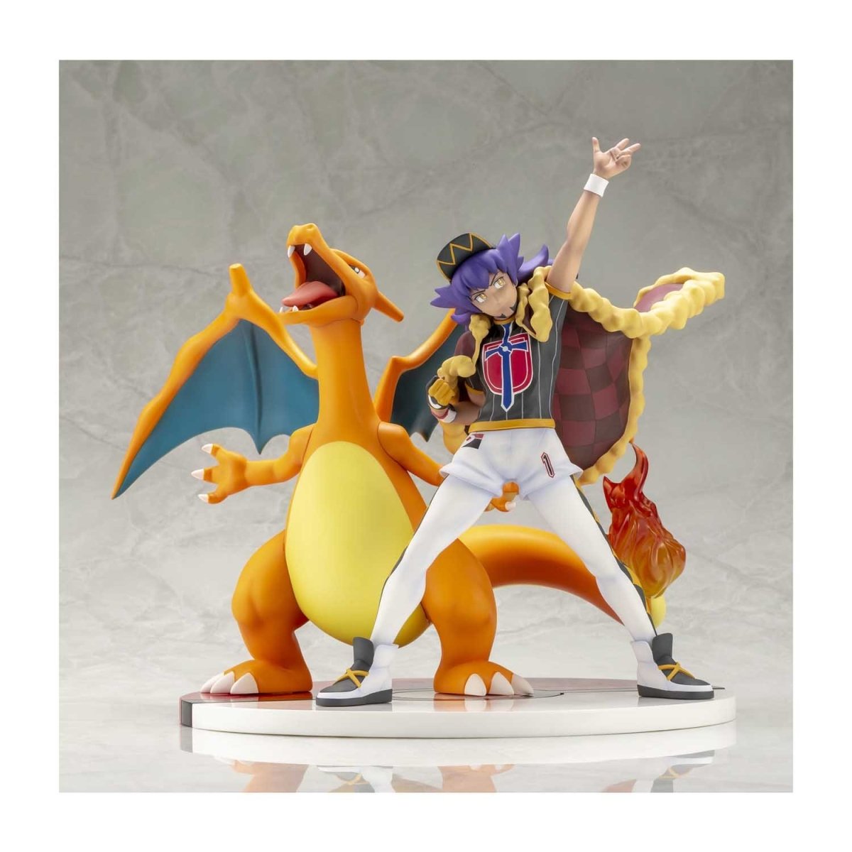 Kotobukiya Leon & Charizard Figures