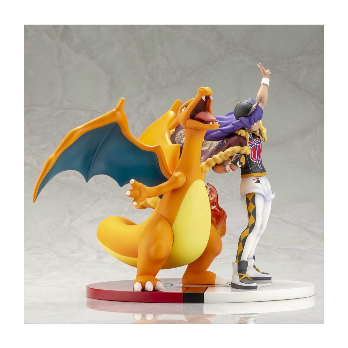 Kotobukiya Leon &amp; Charizard Figuren